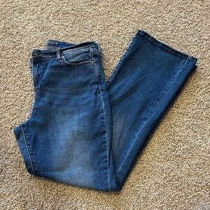 Vintage Levi’s 512 Bootcut - Perfectly Slimming Jeans